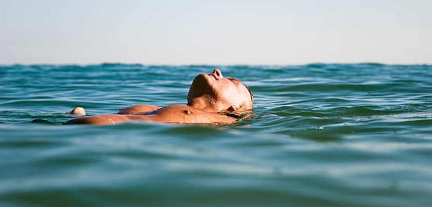 How Sweet It Is to Die in the Sea: Short story by José Eduardo Agualusa