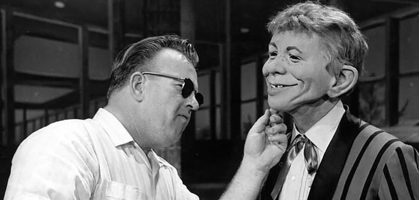 With the Photographer: Short story by Stephen Leacock